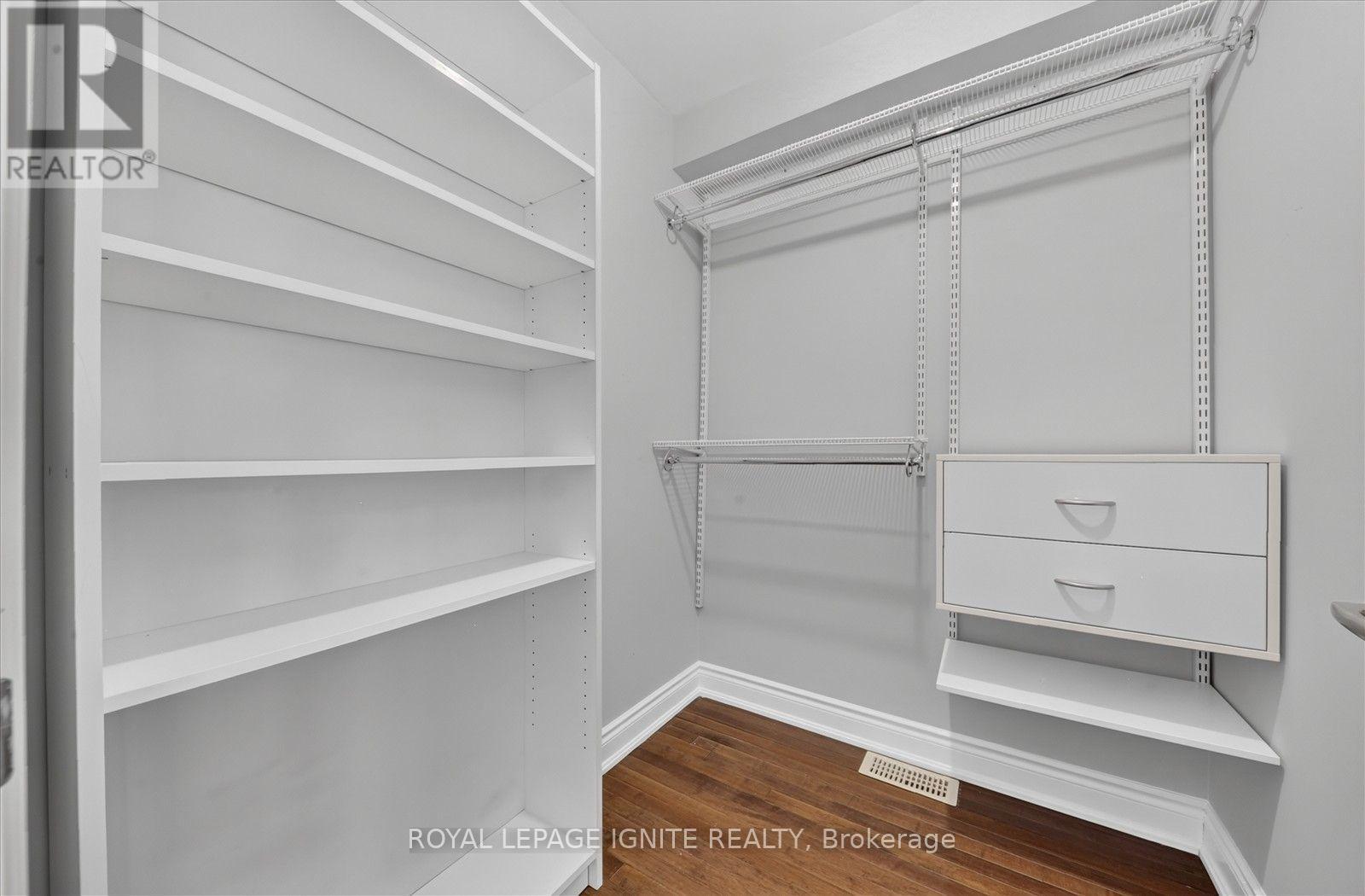 9 - 8032 Kipling Avenue, Vaughan, ON