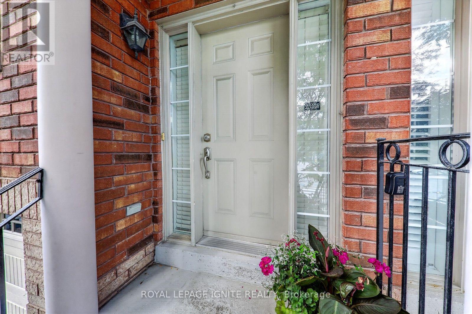 9 - 8032 Kipling Avenue, Vaughan, ON