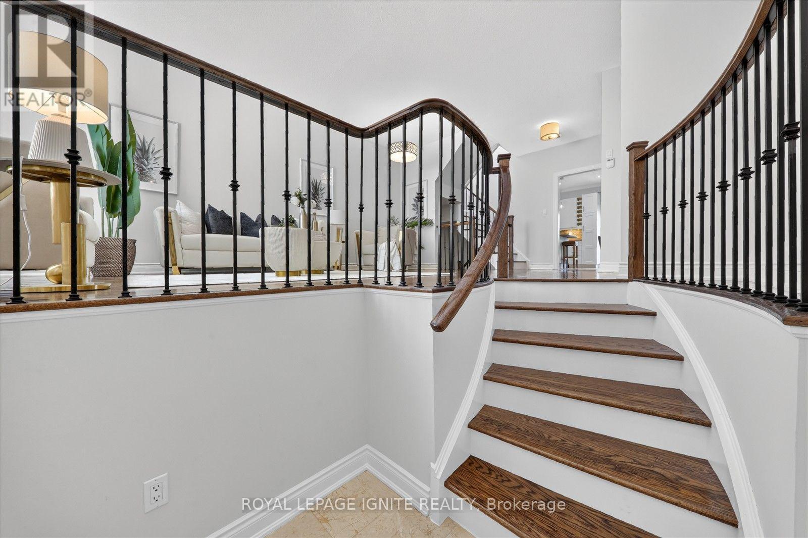 9 - 8032 Kipling Avenue, Vaughan, ON