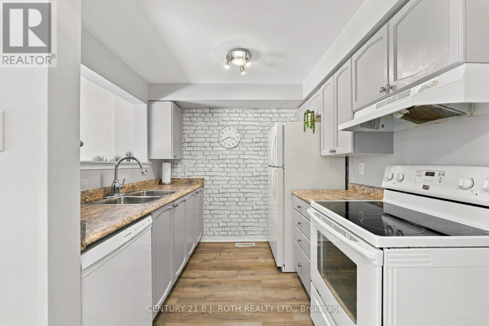 75 Courtney Crescent, Barrie, ON