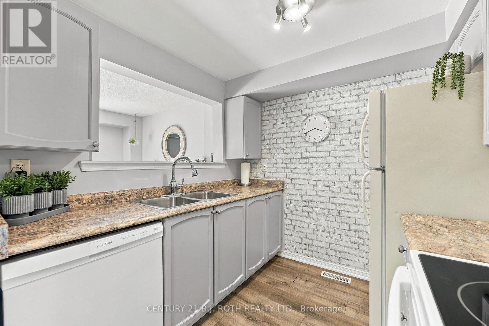 75 Courtney Crescent, Barrie, ON