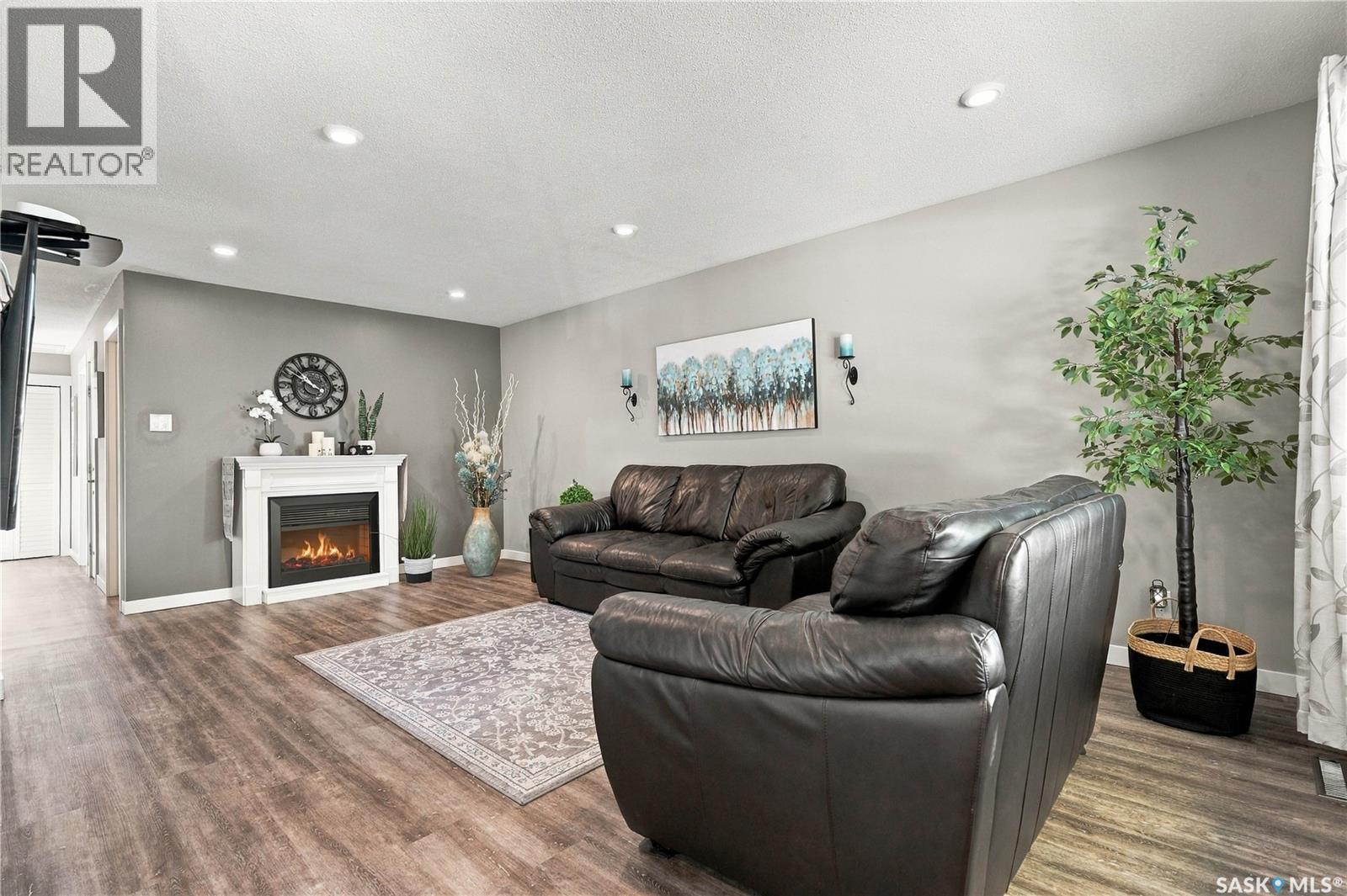 2769/2771 Eastview, Saskatoon, SK