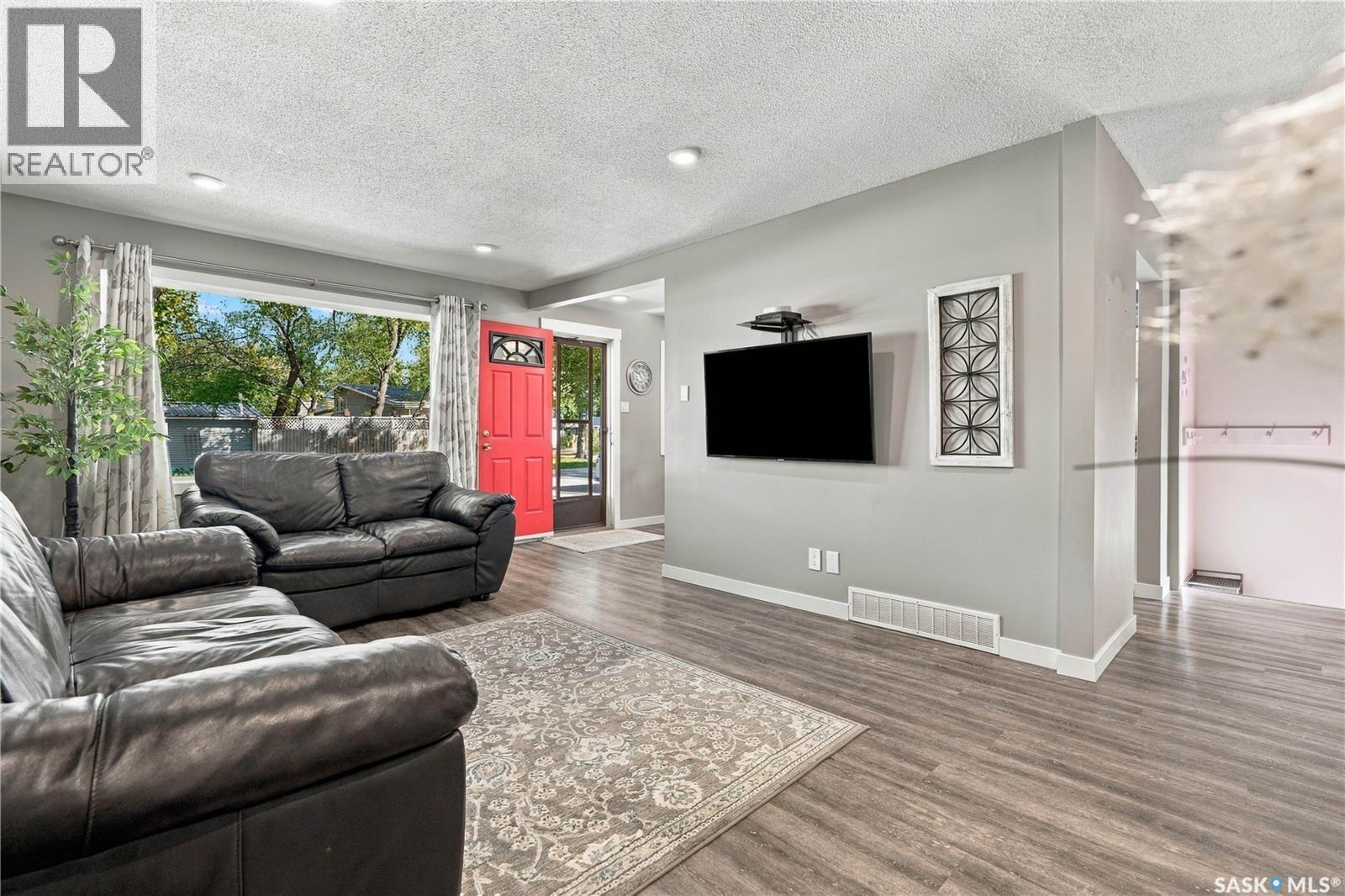 2769/2771 Eastview, Saskatoon, SK