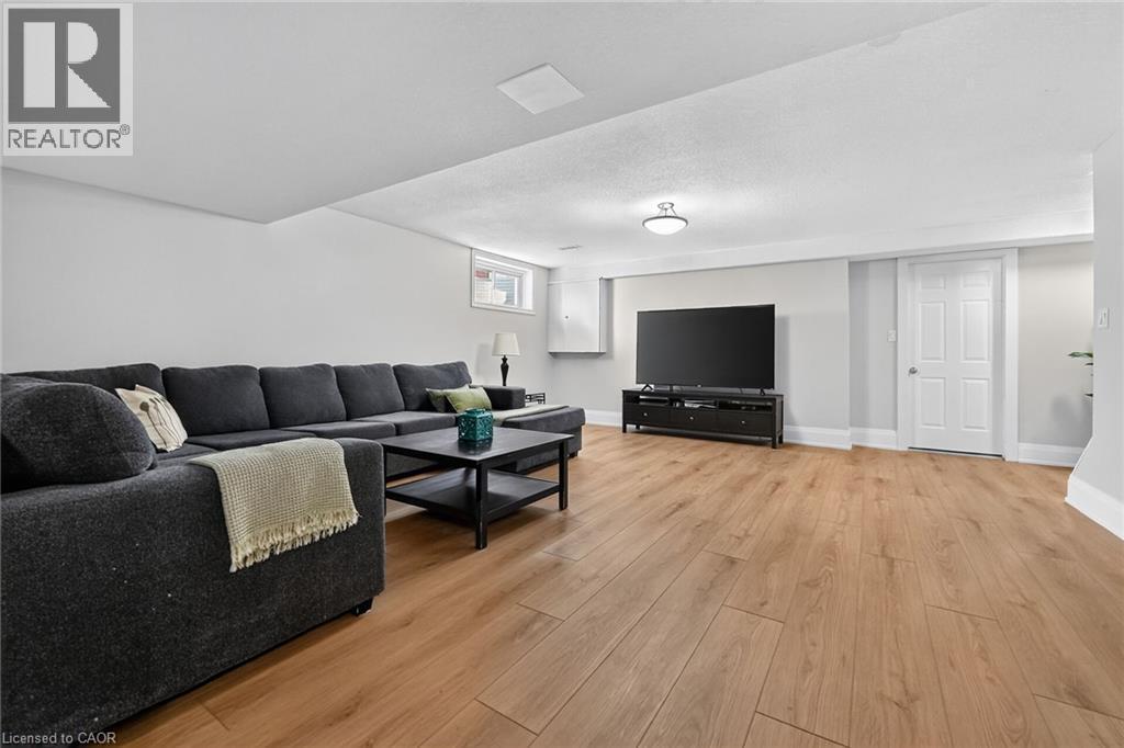 17 Cherry Avenue, Smithville, ON