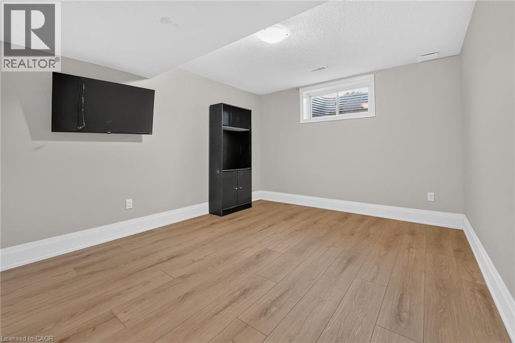 17 Cherry Avenue, Smithville, ON