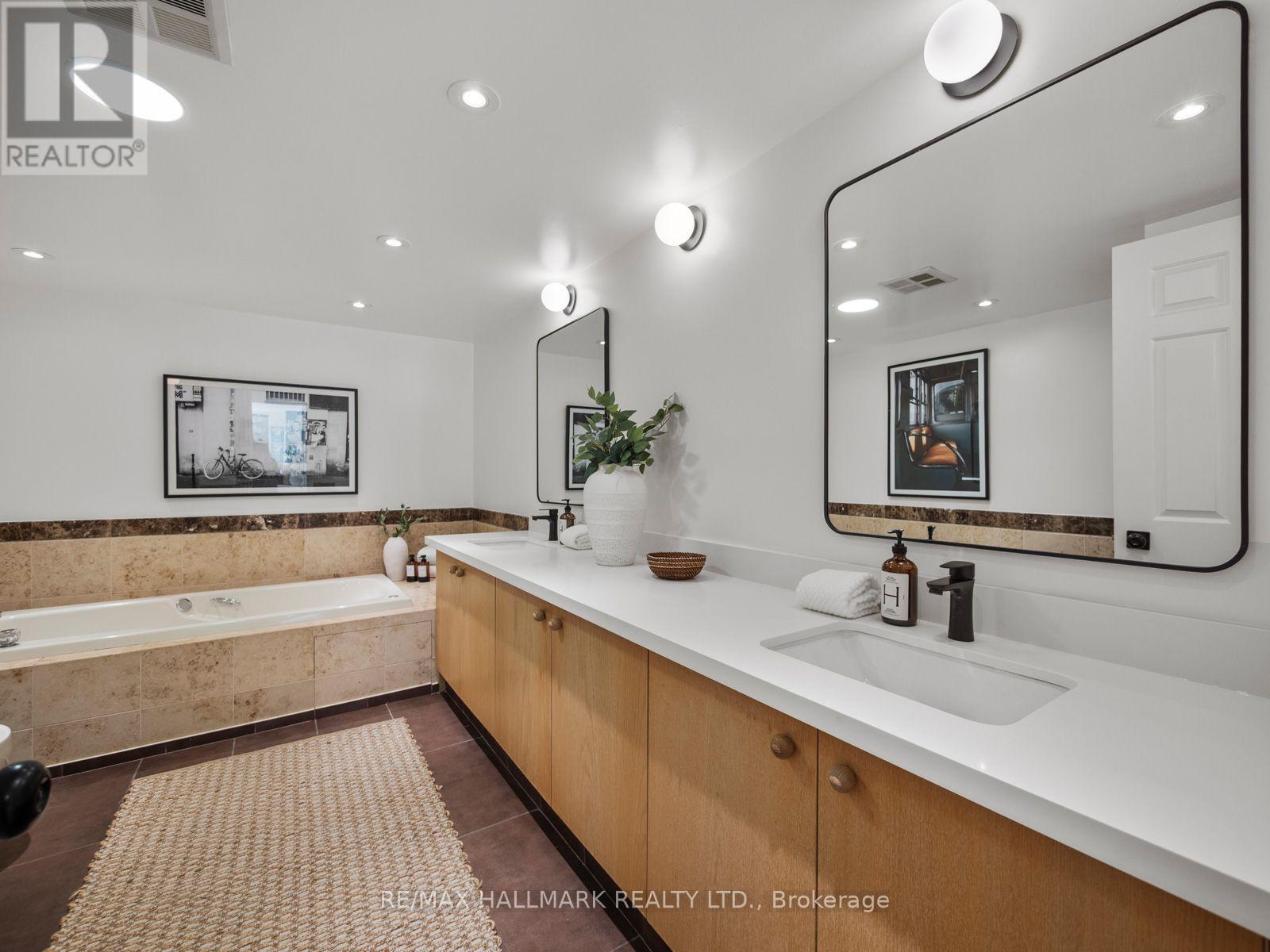 305 - 25 George Street, Toronto, ON