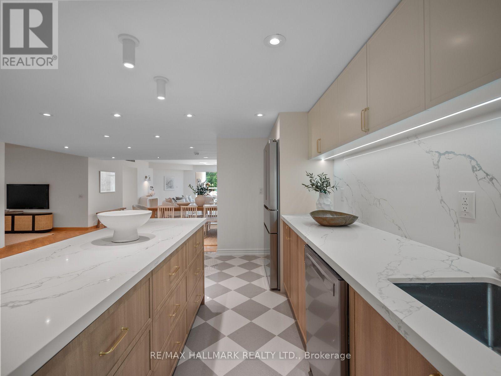 305 - 25 George Street, Toronto, ON
