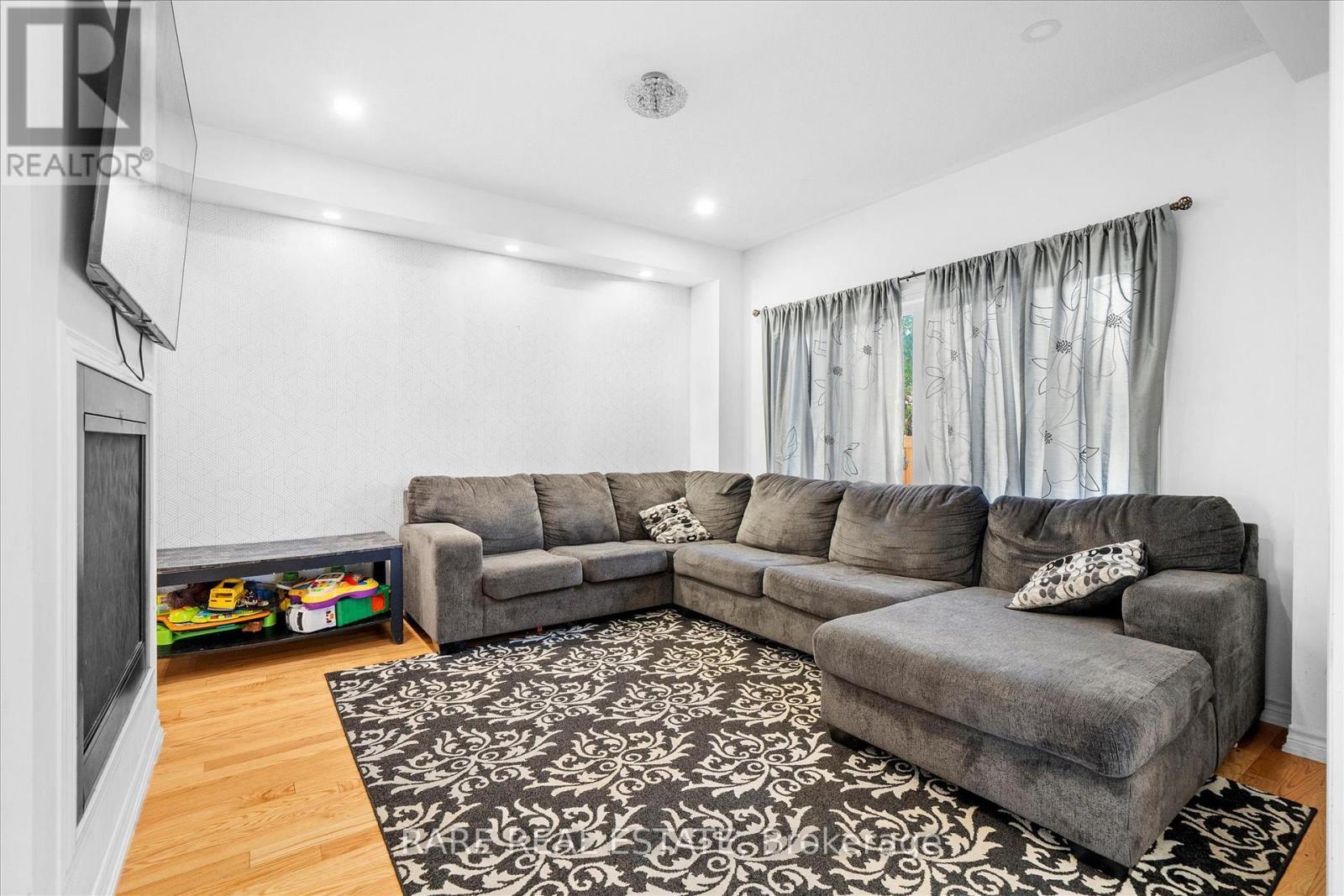 267 Fleetwood Drive, Oshawa, ON
