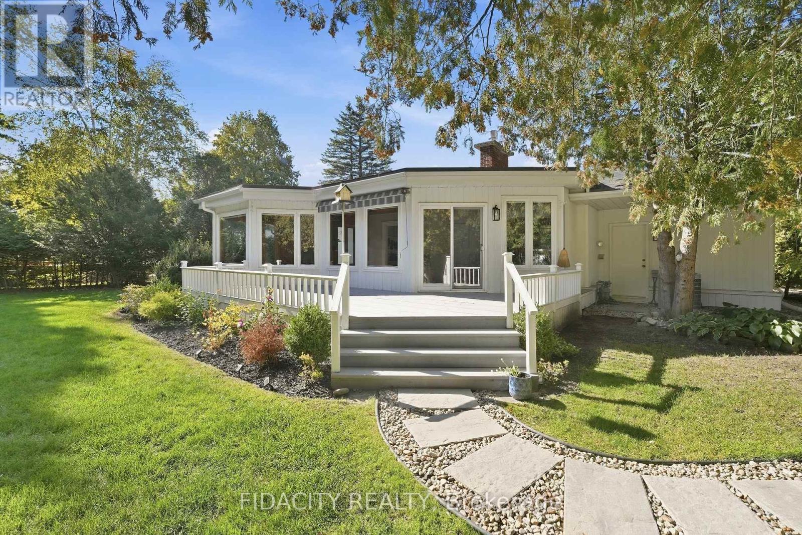 36 Beverly Street, Ottawa, ON