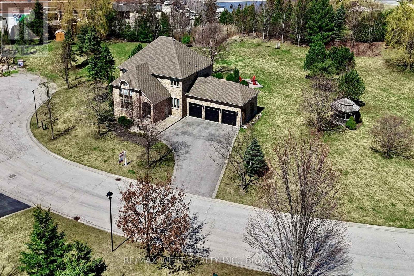 10 Farmcrest Court, King, ON