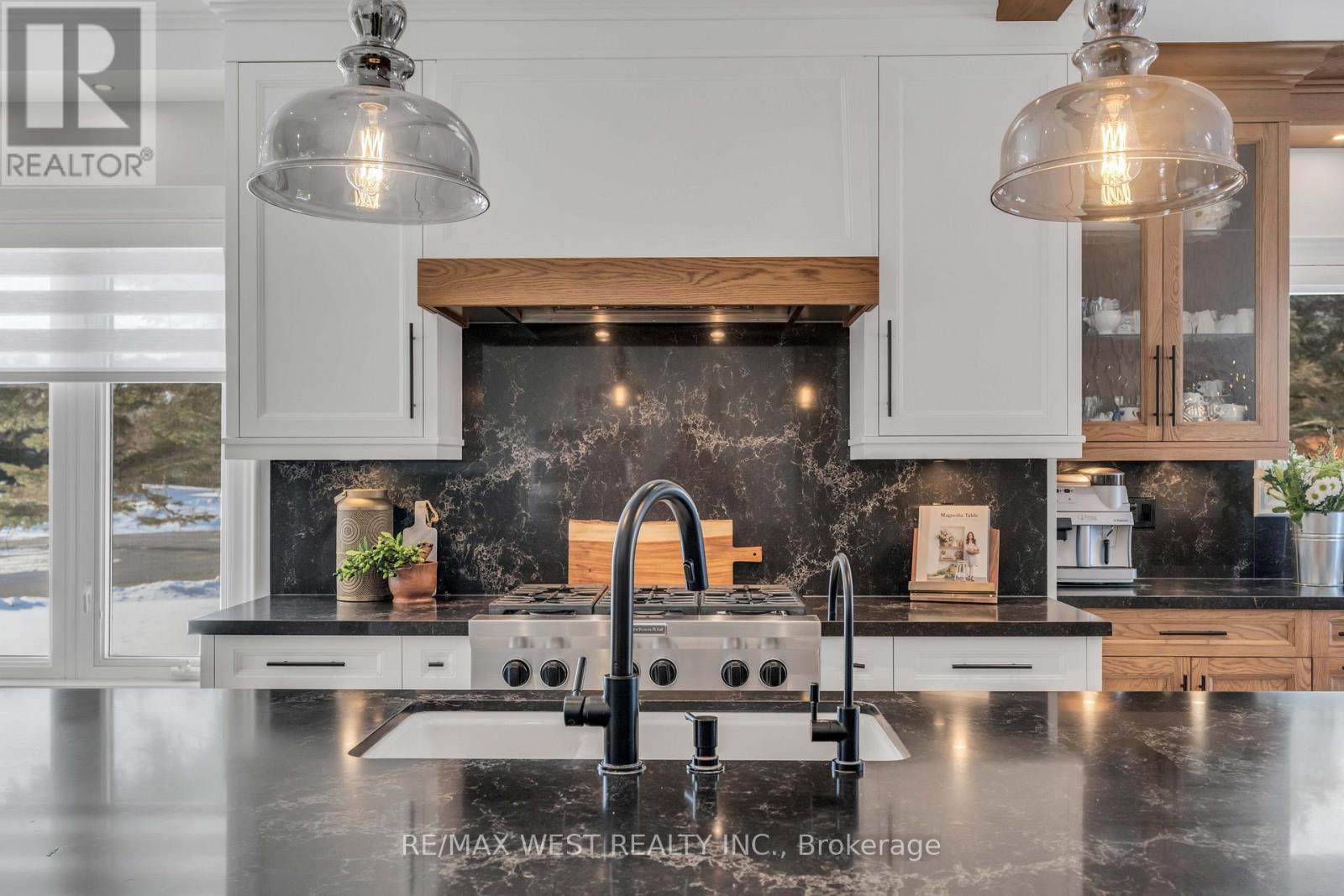 10 Farmcrest Court, King, ON