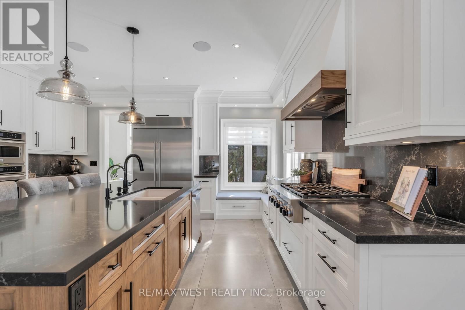 10 Farmcrest Court, King, ON