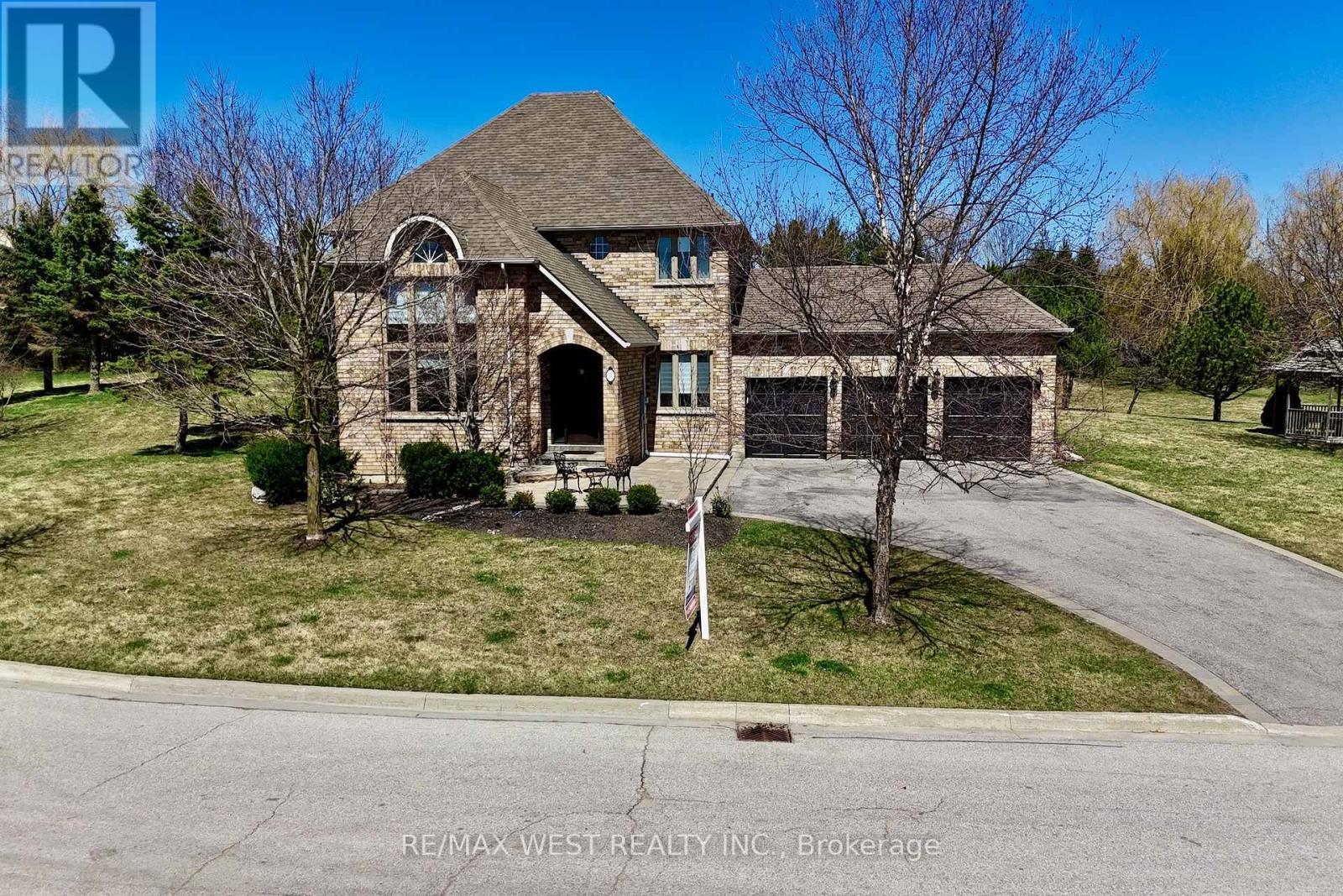 10 Farmcrest Court, King, ON