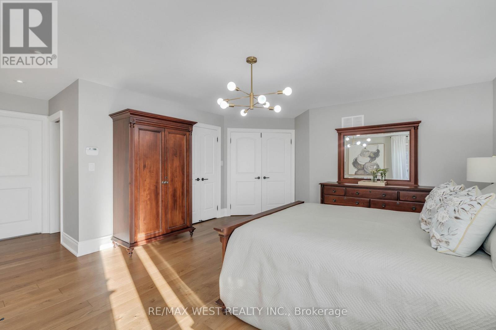10 Farmcrest Court, King, ON