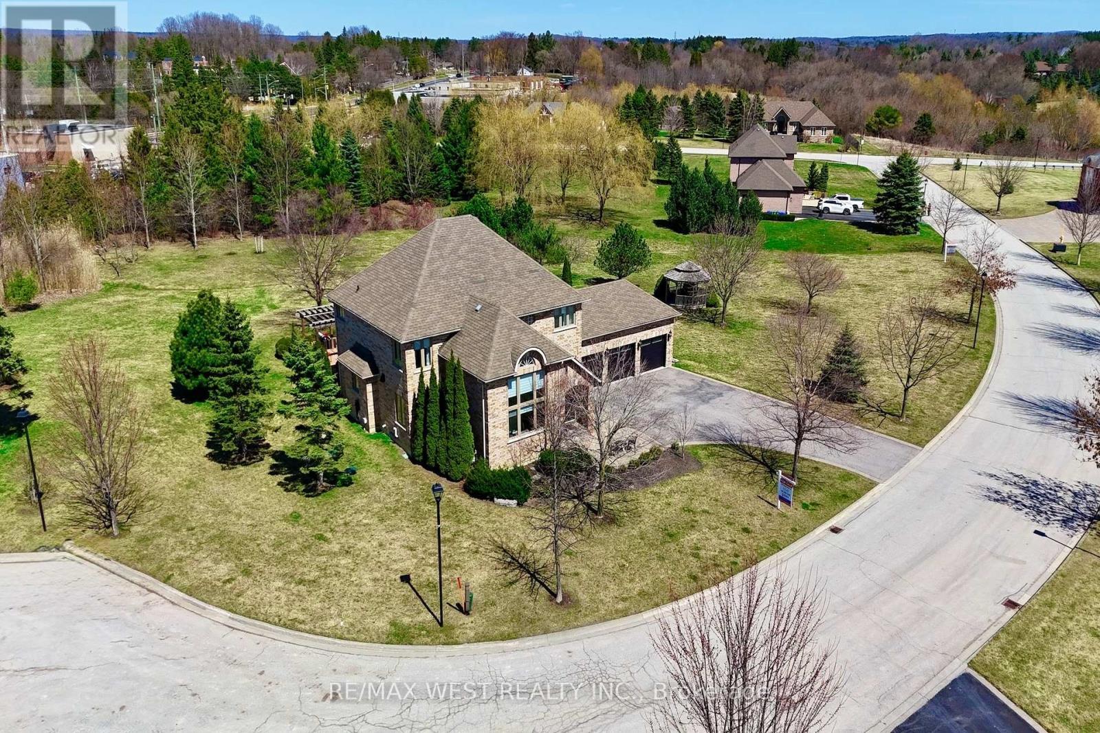 10 Farmcrest Court, King, ON