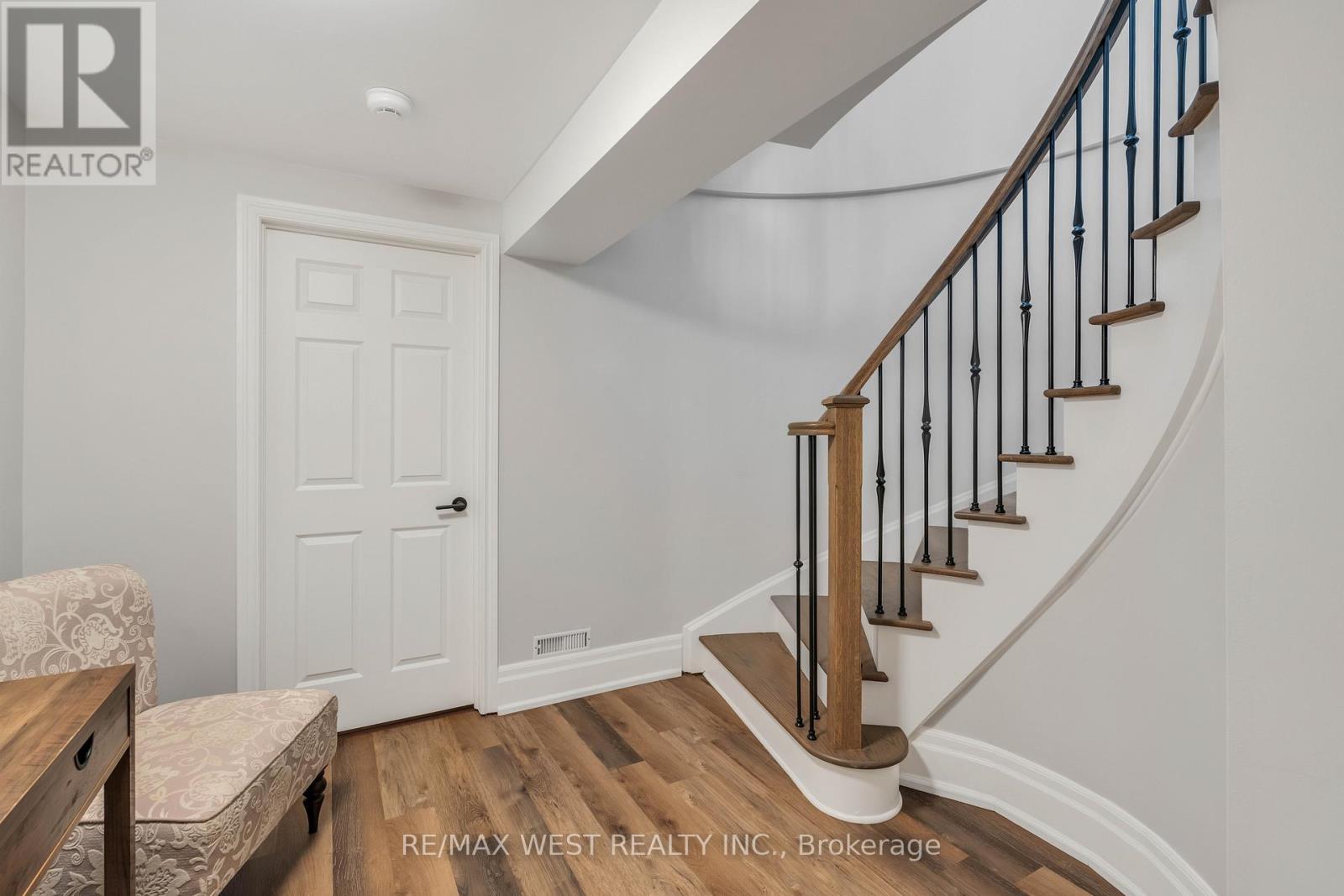 10 Farmcrest Court, King, ON