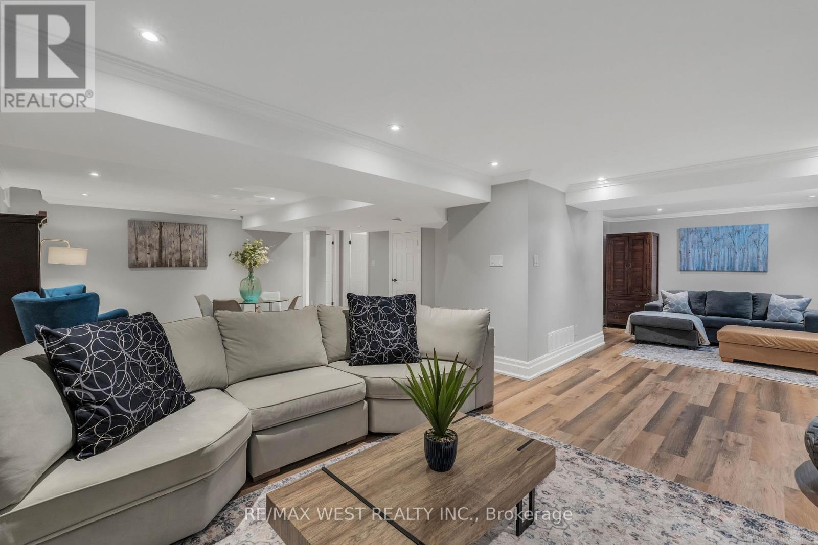 10 Farmcrest Court, King, ON