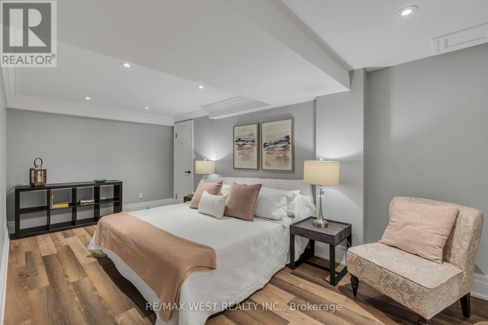 10 Farmcrest Court, King, ON