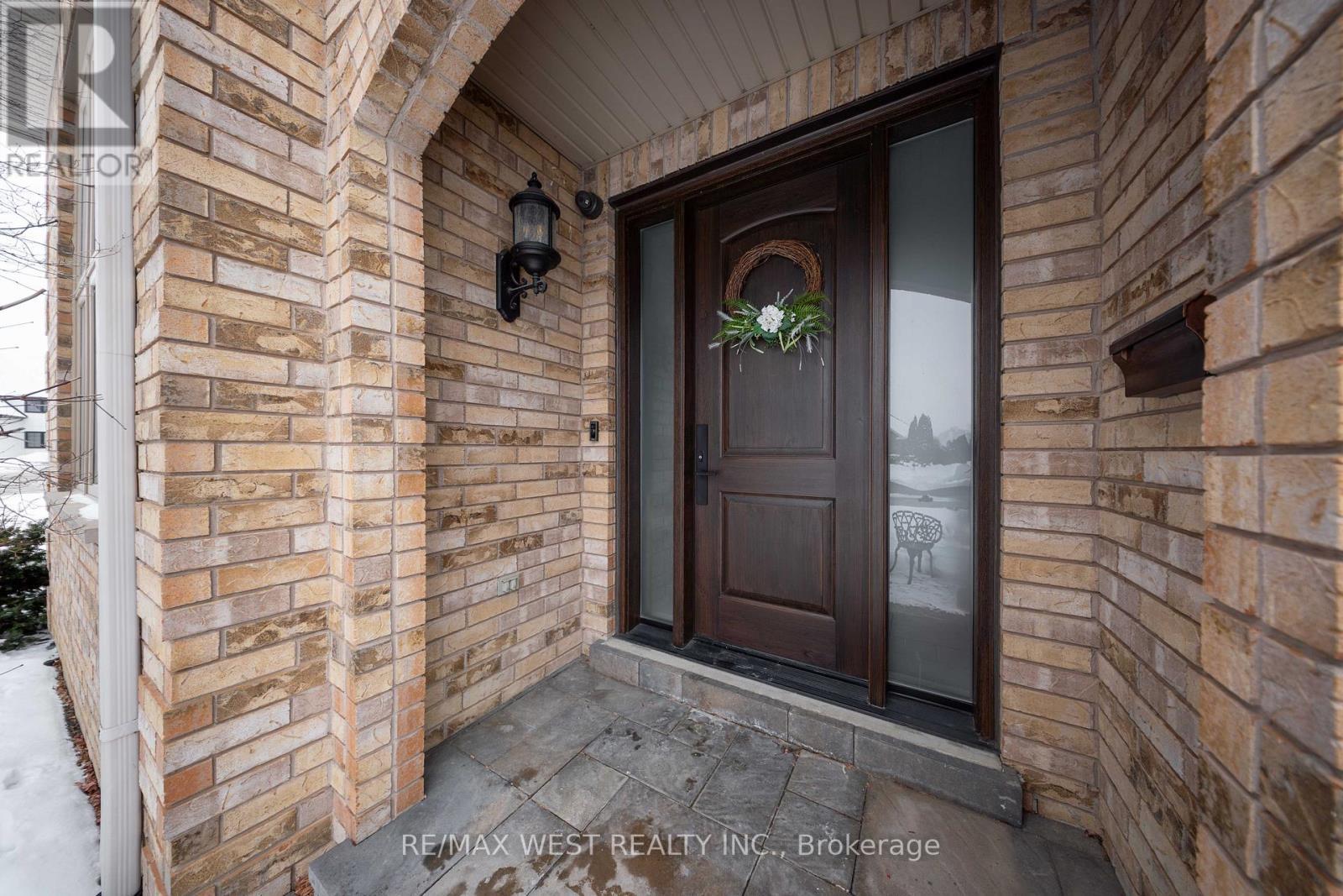 10 Farmcrest Court, King, ON