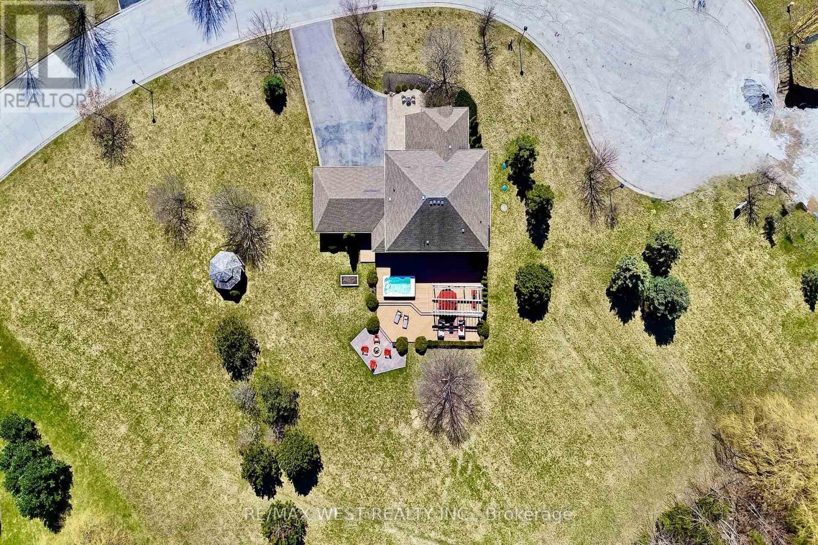 10 Farmcrest Court, King, ON