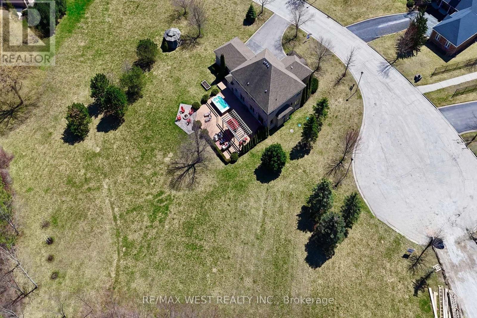 10 Farmcrest Court, King, ON
