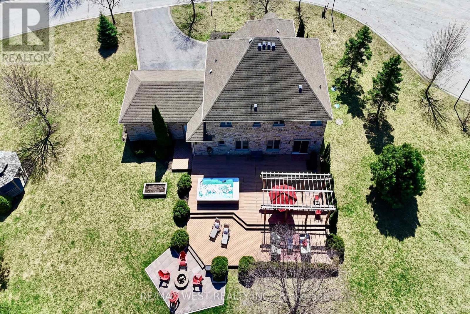 10 Farmcrest Court, King, ON
