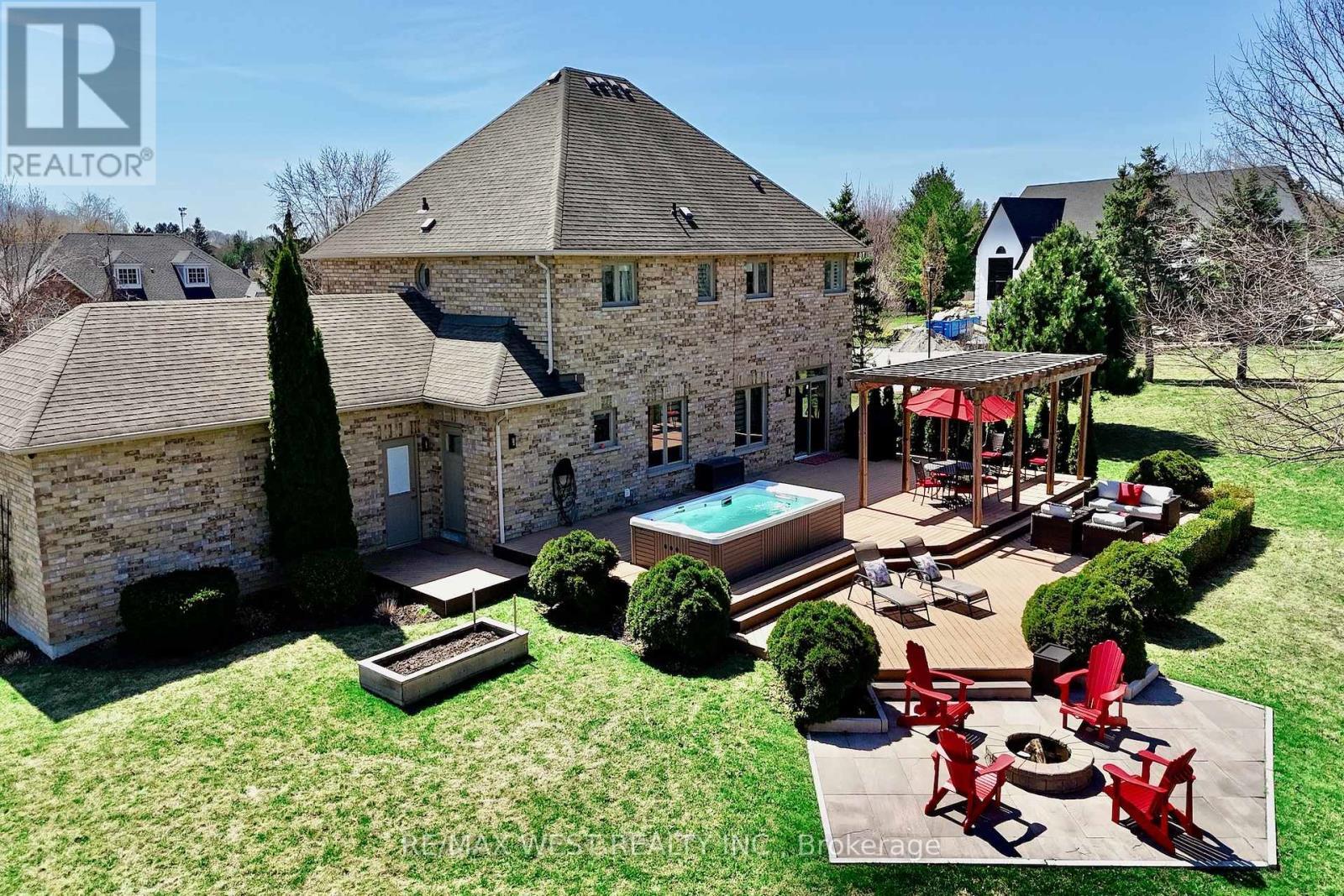 10 Farmcrest Court, King, ON