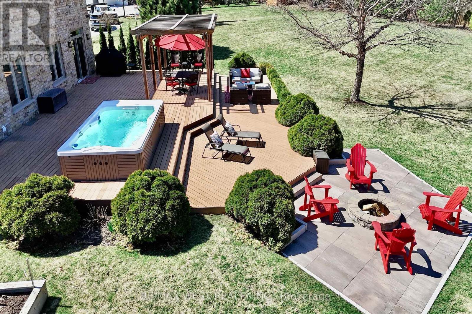 10 Farmcrest Court, King, ON