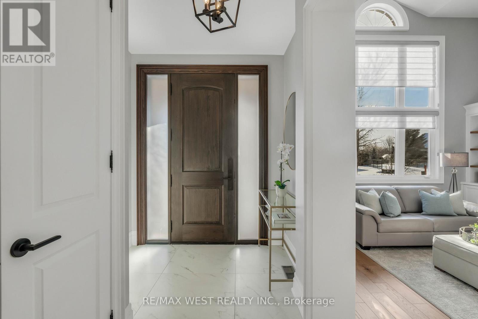 10 Farmcrest Court, King, ON