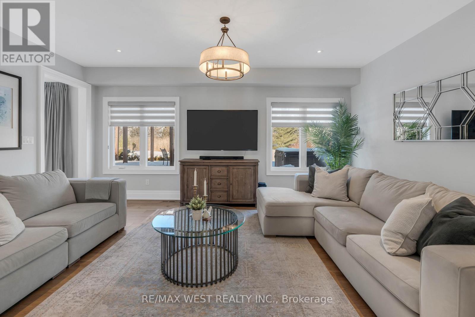 10 Farmcrest Court, King, ON
