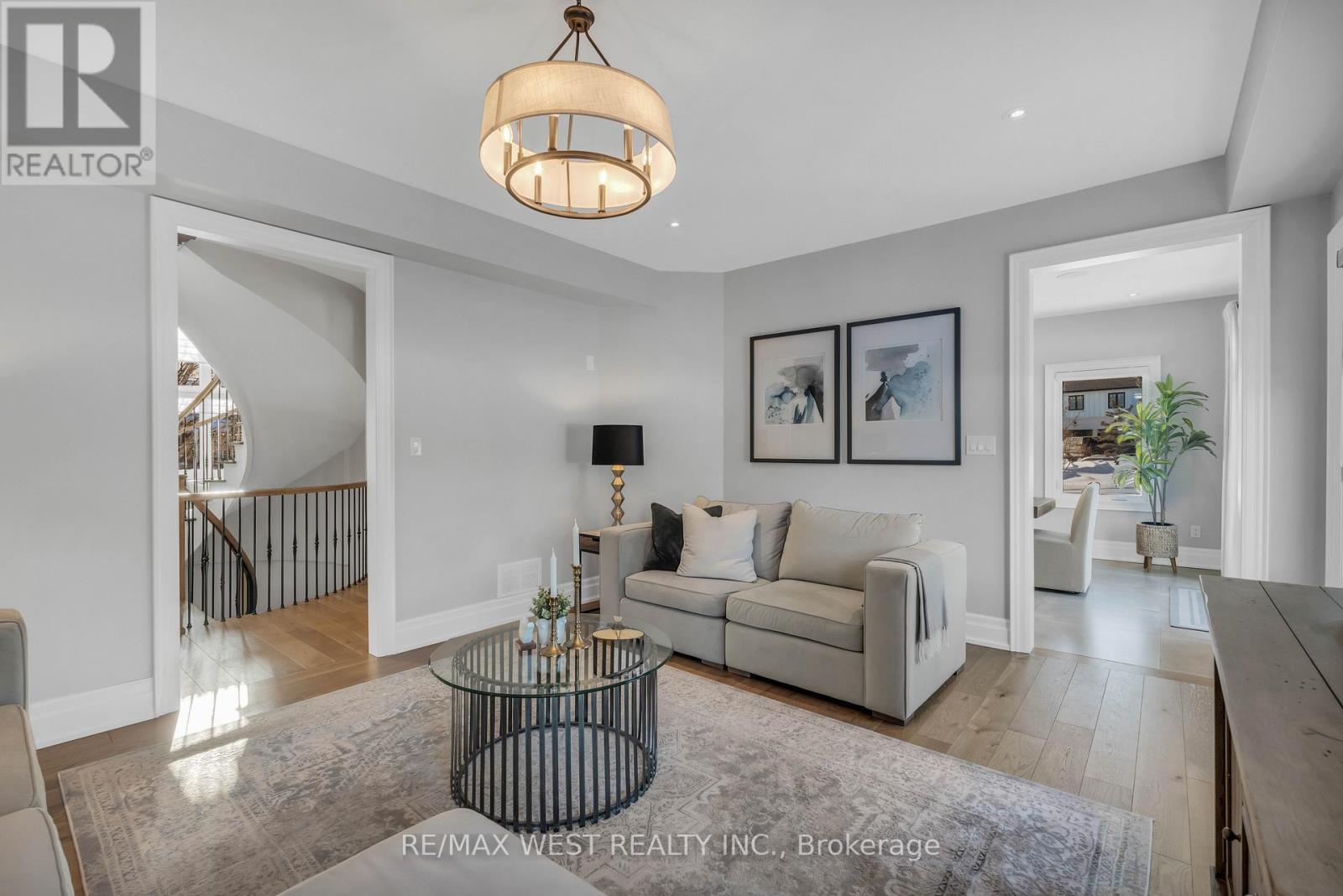 10 Farmcrest Court, King, ON