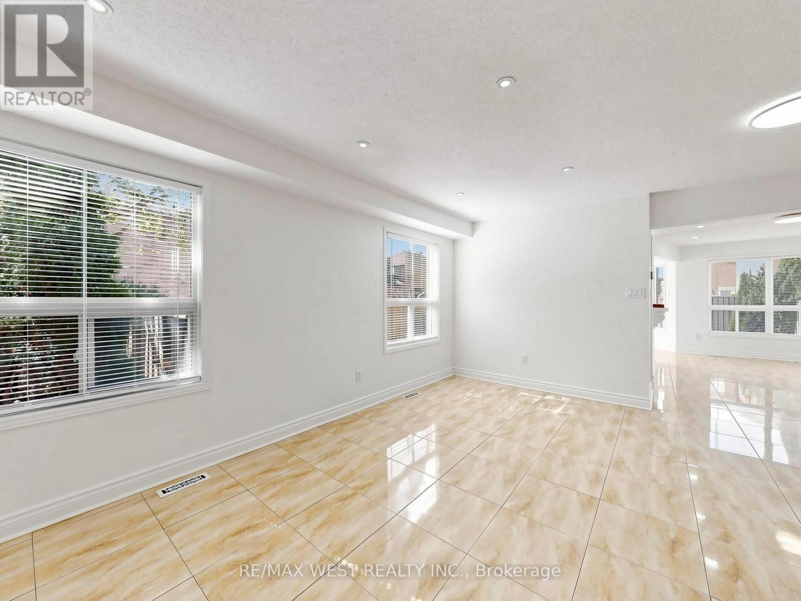 63 Echo Ridge Crescent, Vaughan, ON