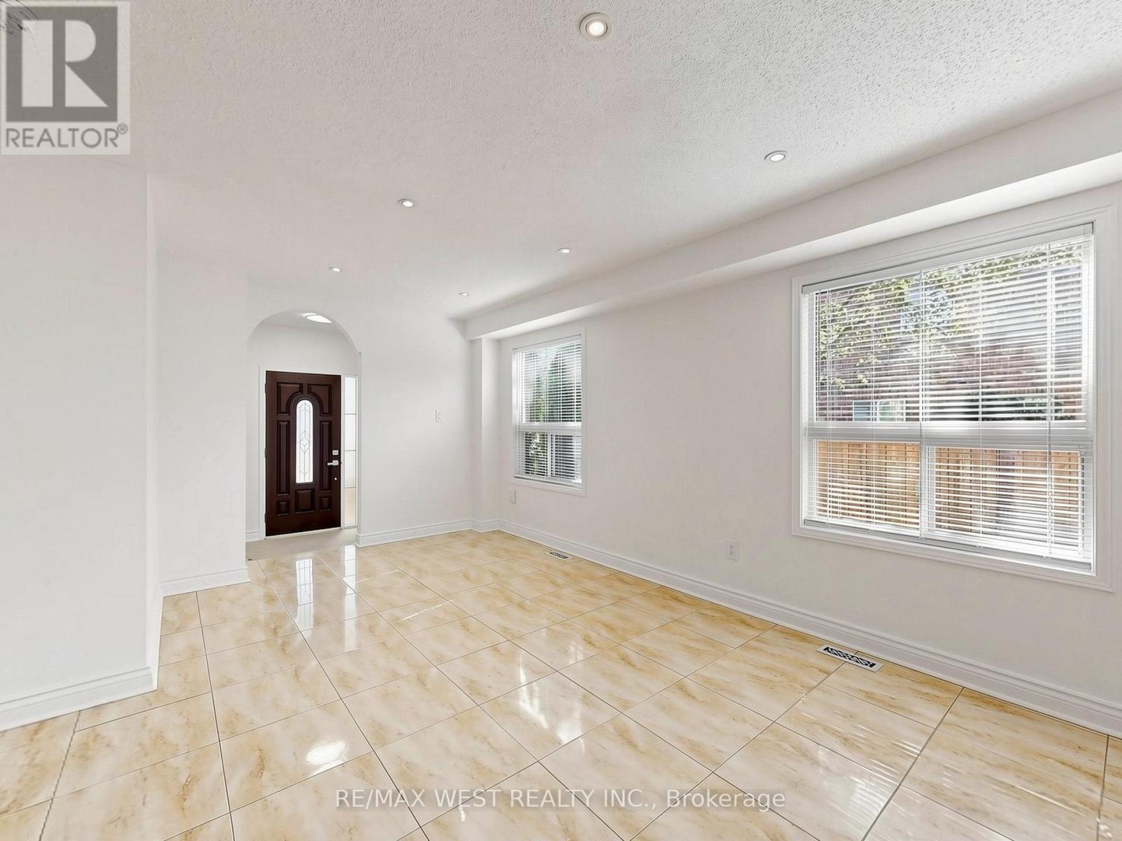 63 Echo Ridge Crescent, Vaughan, ON