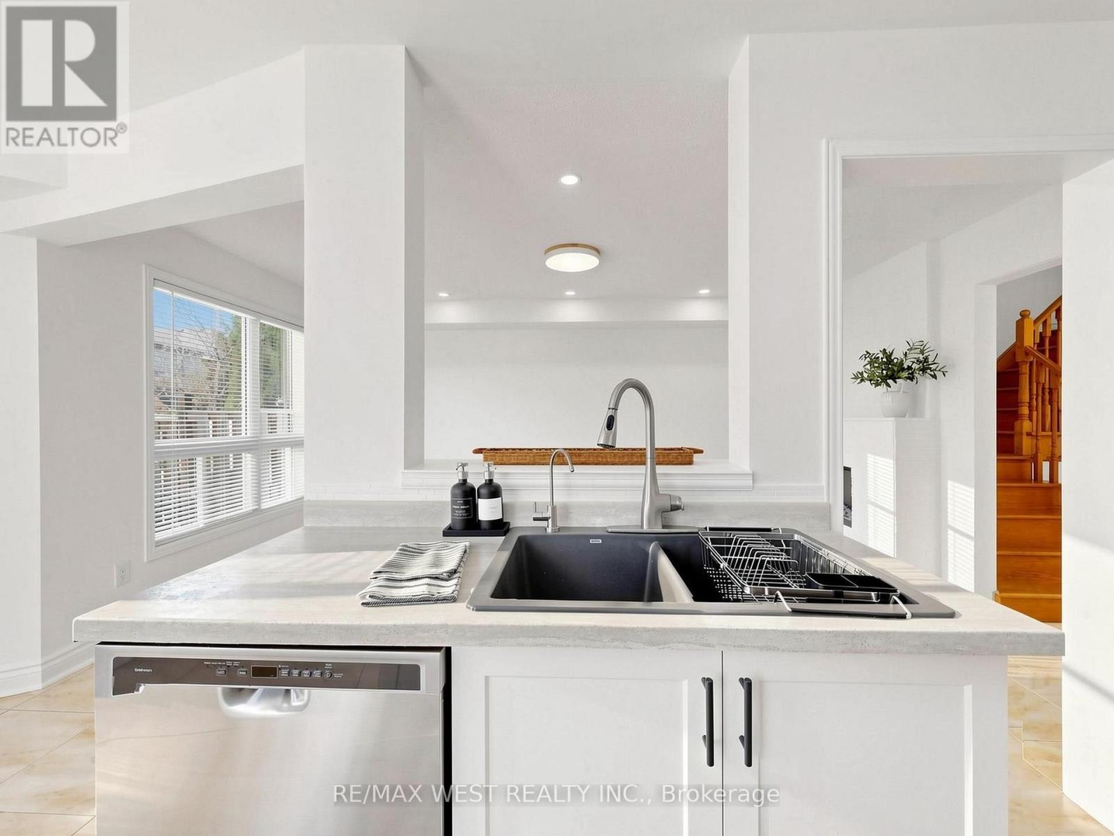 63 Echo Ridge Crescent, Vaughan, ON