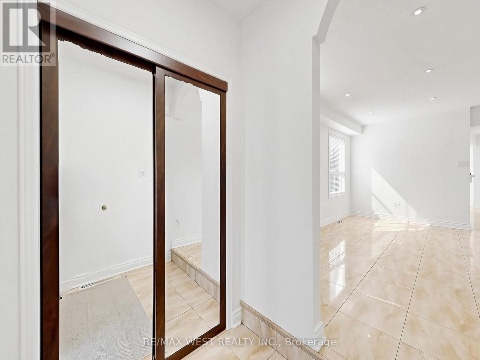 63 Echo Ridge Crescent, Vaughan, ON
