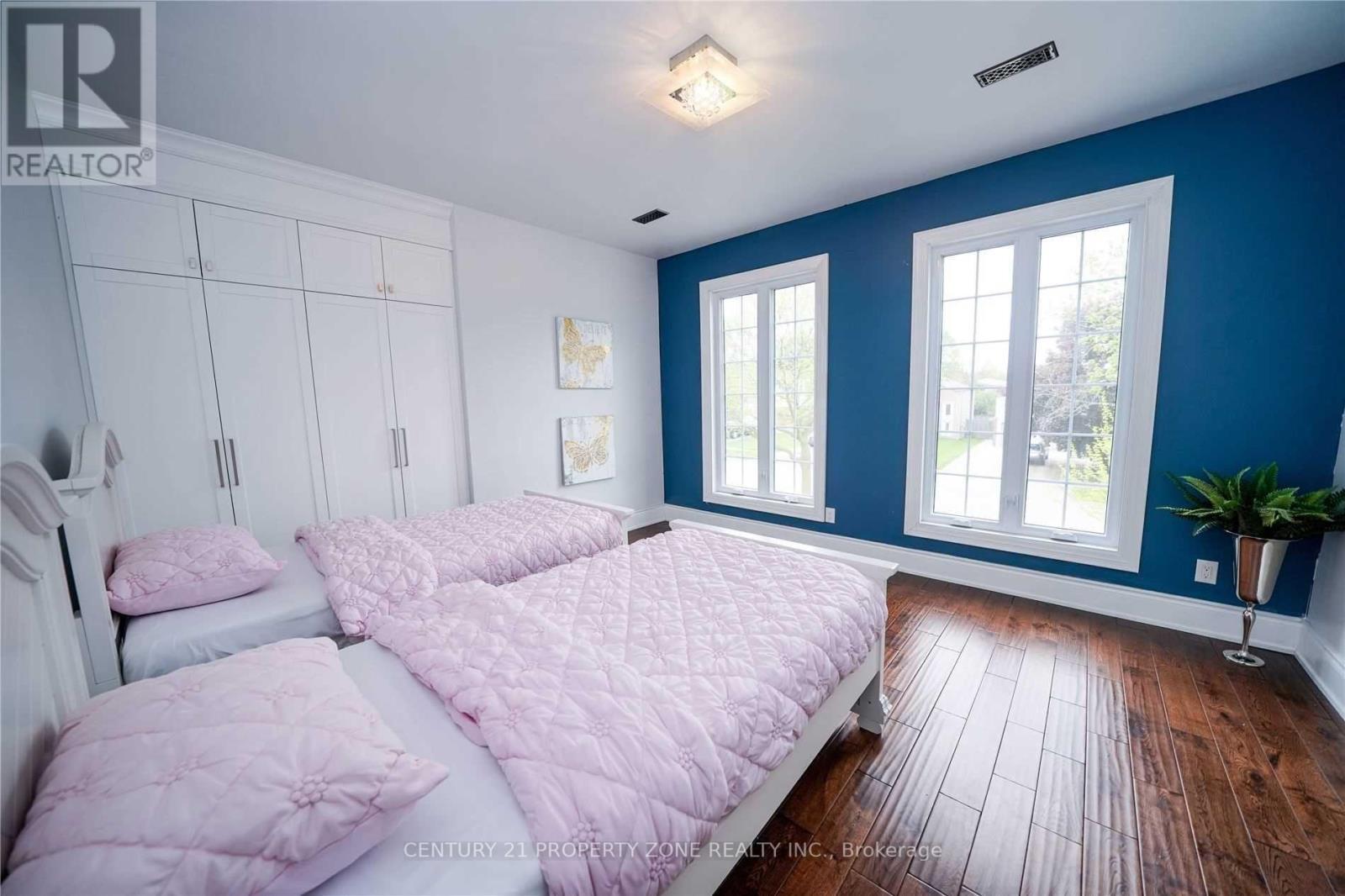77 Bowshelm Court, Mississauga, ON