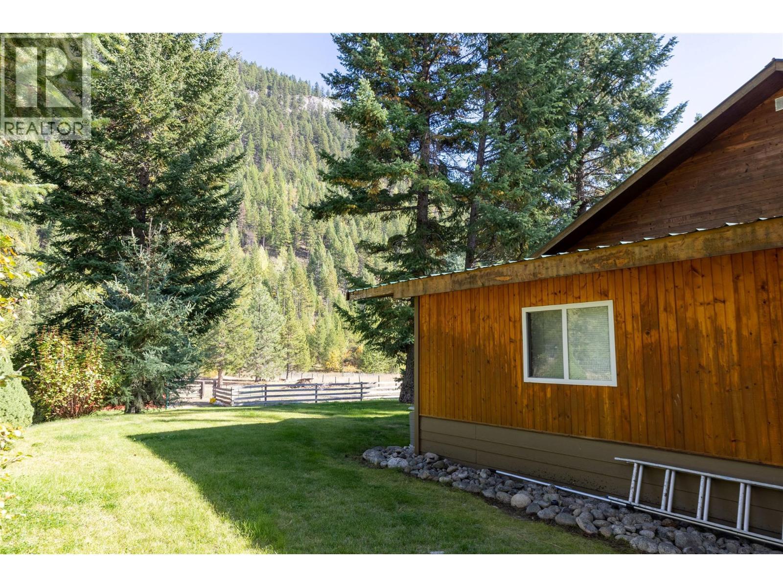 50 Taylor Way, Beaverdell, BC