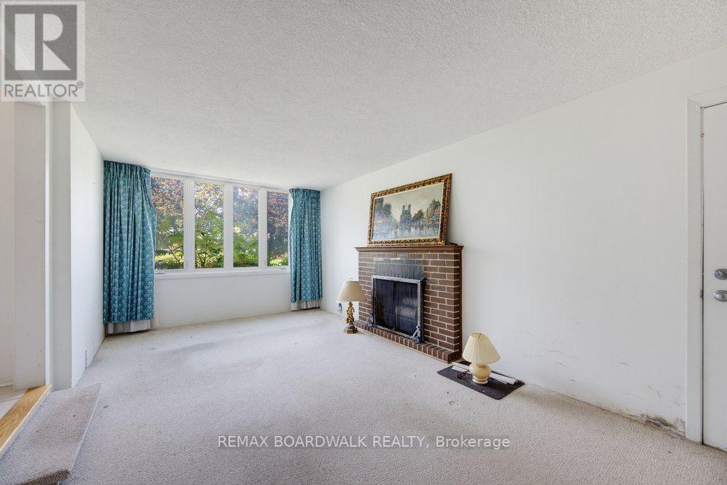 Main Floor Family Room - 60 Northpark Drive, Ottawa, ON