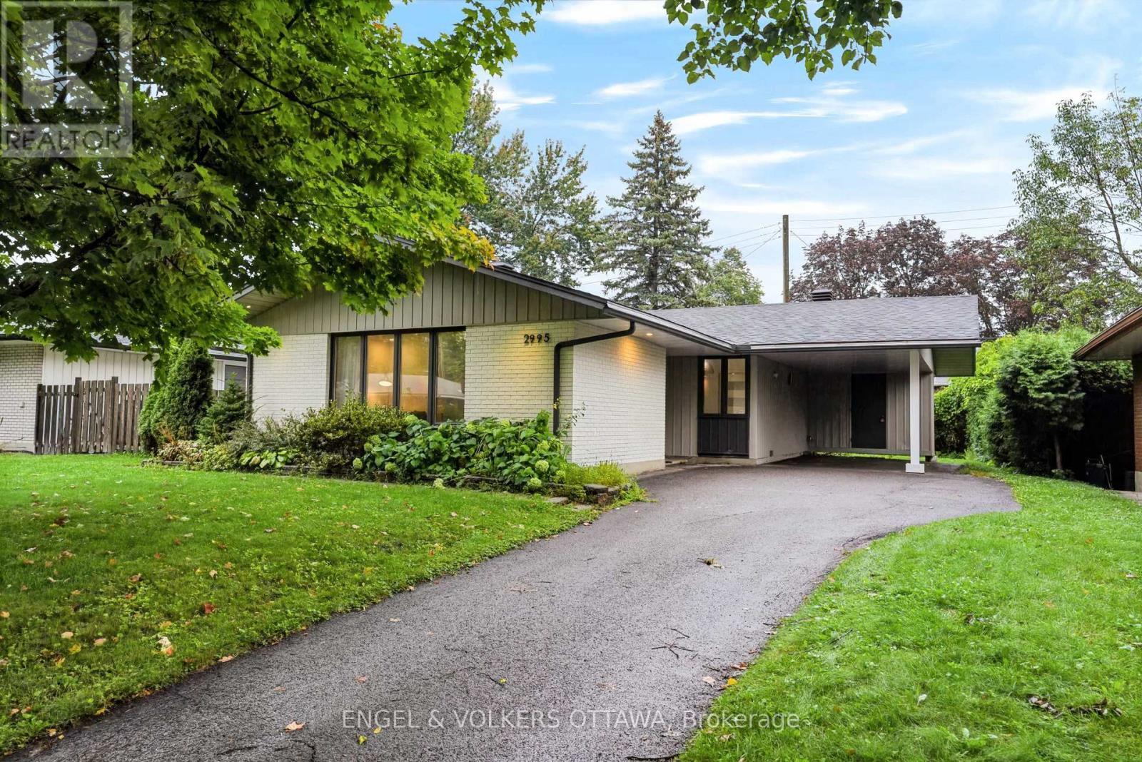 2995 Cowan Crescent, Ottawa, ON