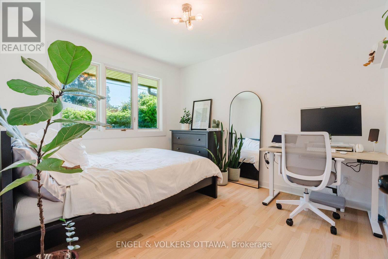 2995 Cowan Crescent, Ottawa, ON