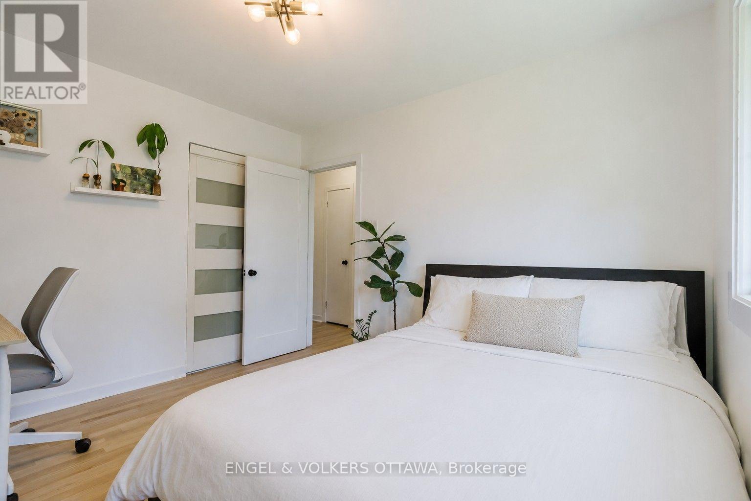 2995 Cowan Crescent, Ottawa, ON