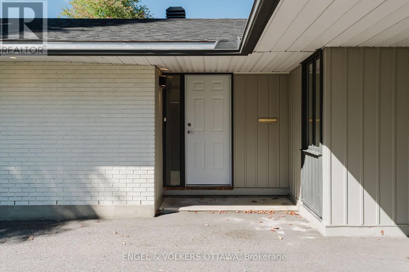 2995 Cowan Crescent, Ottawa, ON