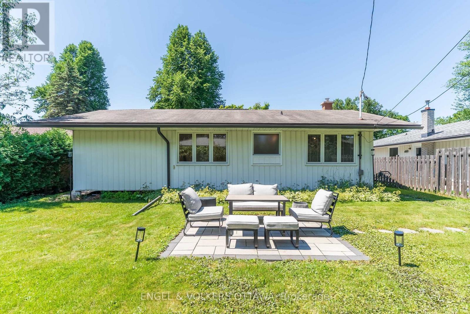 2995 Cowan Crescent, Ottawa, ON