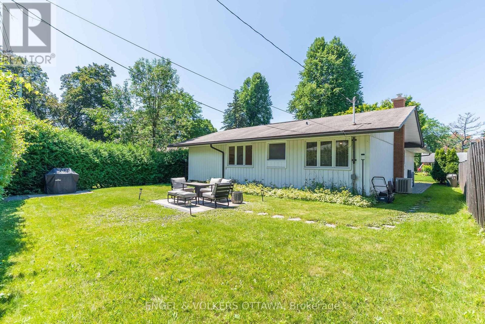 2995 Cowan Crescent, Ottawa, ON