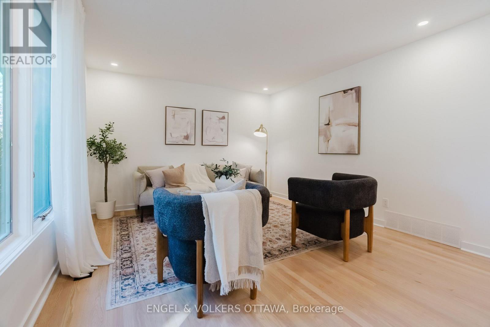 2995 Cowan Crescent, Ottawa, ON