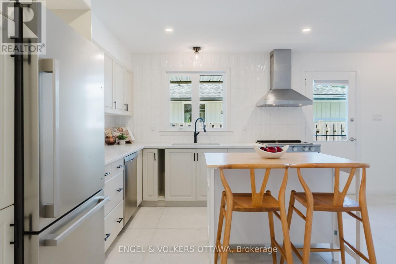2995 Cowan Crescent, Ottawa, ON
