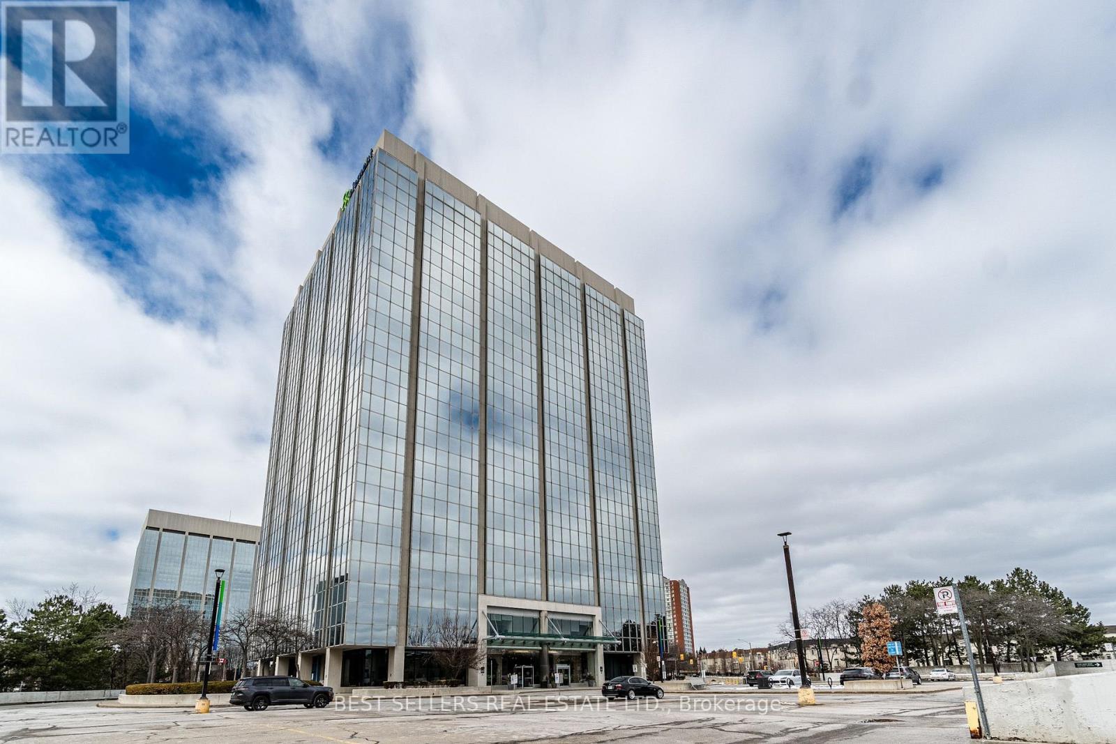 150 - 4 Robert Speck Parkway, Mississauga, ON