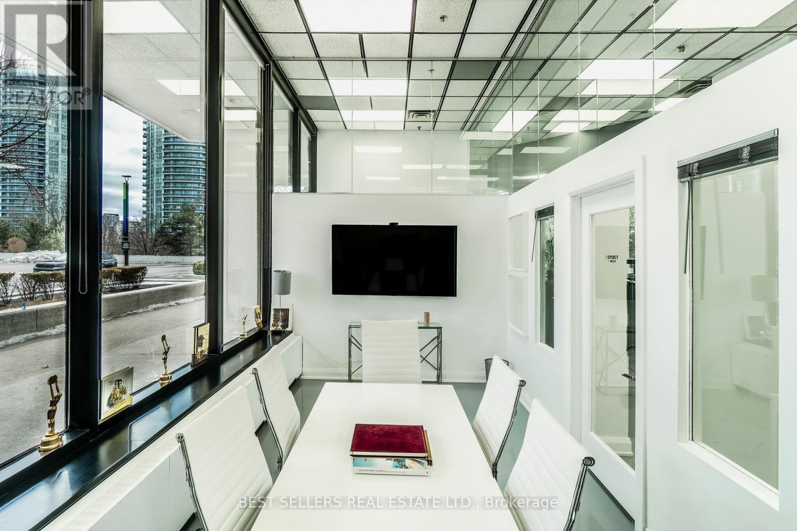 150 - 4 Robert Speck Parkway, Mississauga, ON