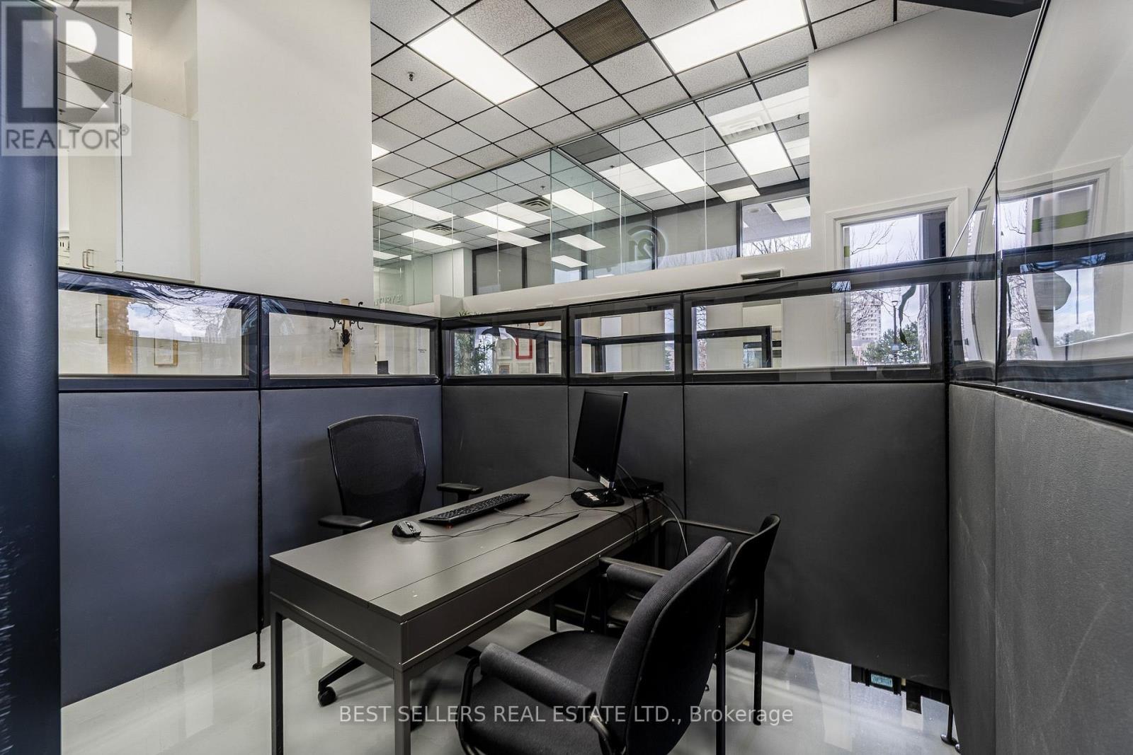 150 - 4 Robert Speck Parkway, Mississauga, ON