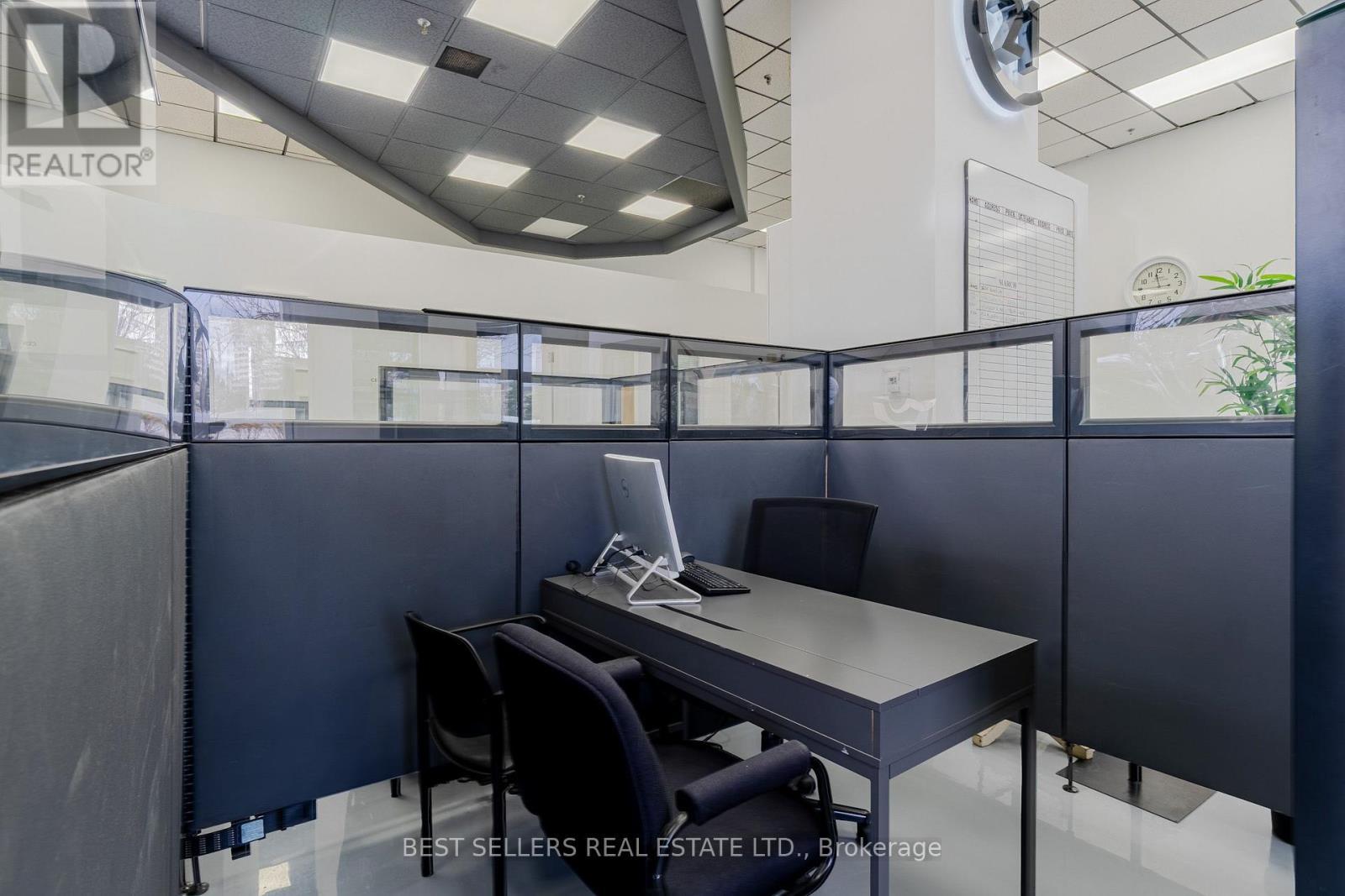 150 - 4 Robert Speck Parkway, Mississauga, ON